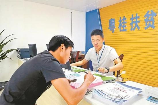 羅湖區消費幫扶中心華潤萬家蓮塘店揭牌運營，助力勞務服務與區域發展